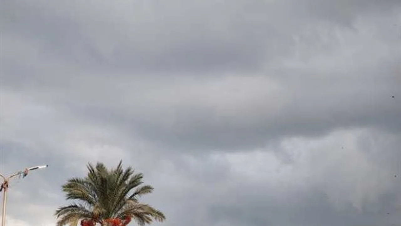 سحب كثيفة تغطي سماء القاهرة الكبرى مع تسجيل العظمى 22 درجة مئوية